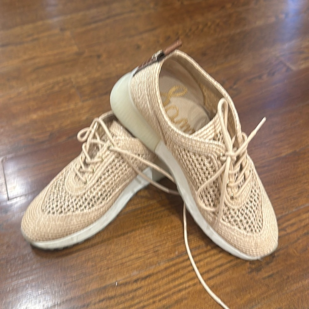 Sam Edelman size6 woven sneaker